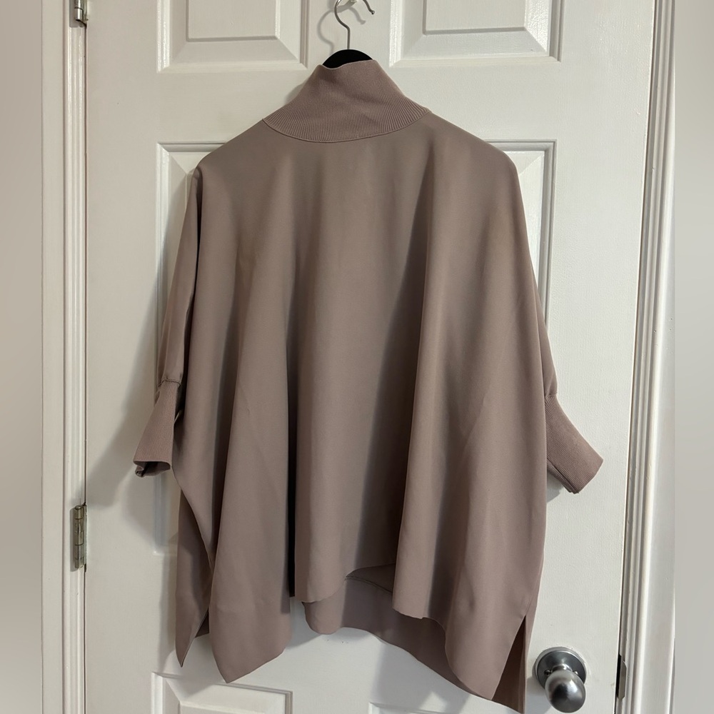 Babaton poncho